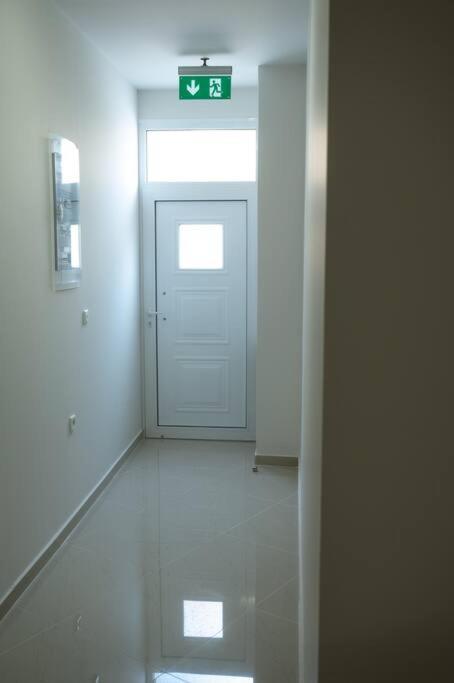 Anesis Airport Rooms 204 Коропион Экстерьер фото